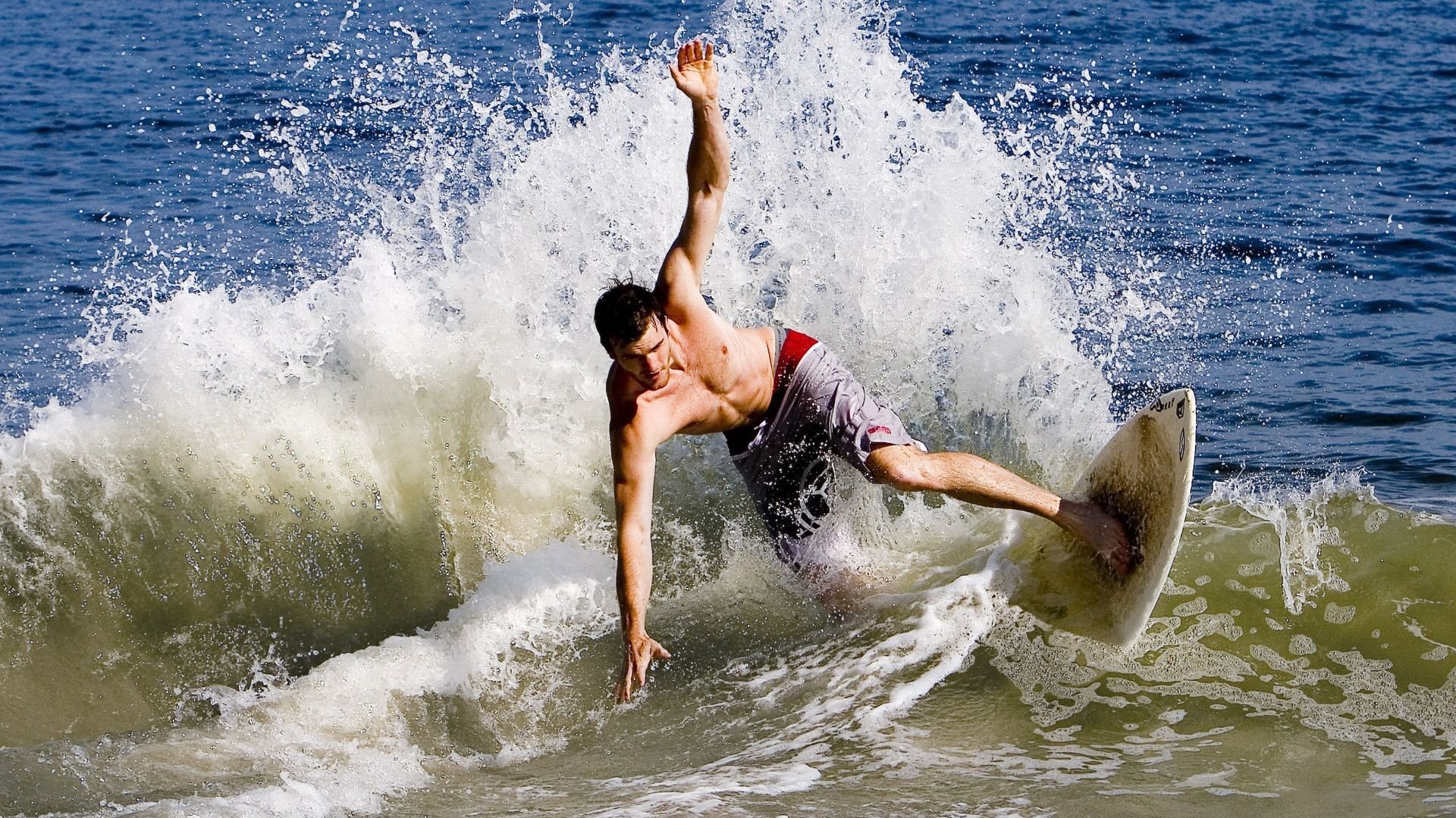 开云世界杯2026-欧战之王再次觉醒！莱万一剑封喉，摩纳哥主场击退欧联霸主塞维利亚