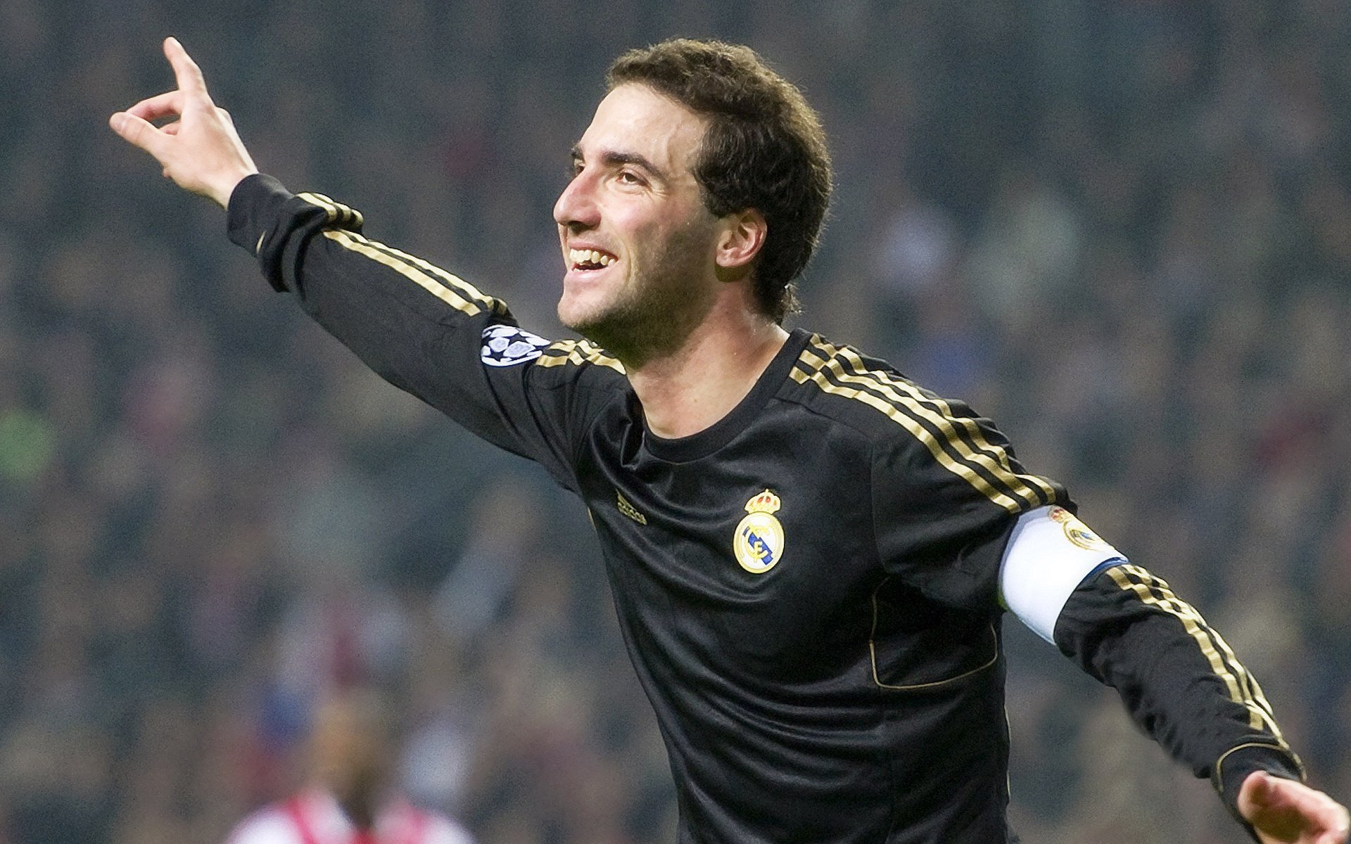 开云体育直播-非洲雄狮吞噬大黄蜂，当卡马文加成为那个决定比赛的男人